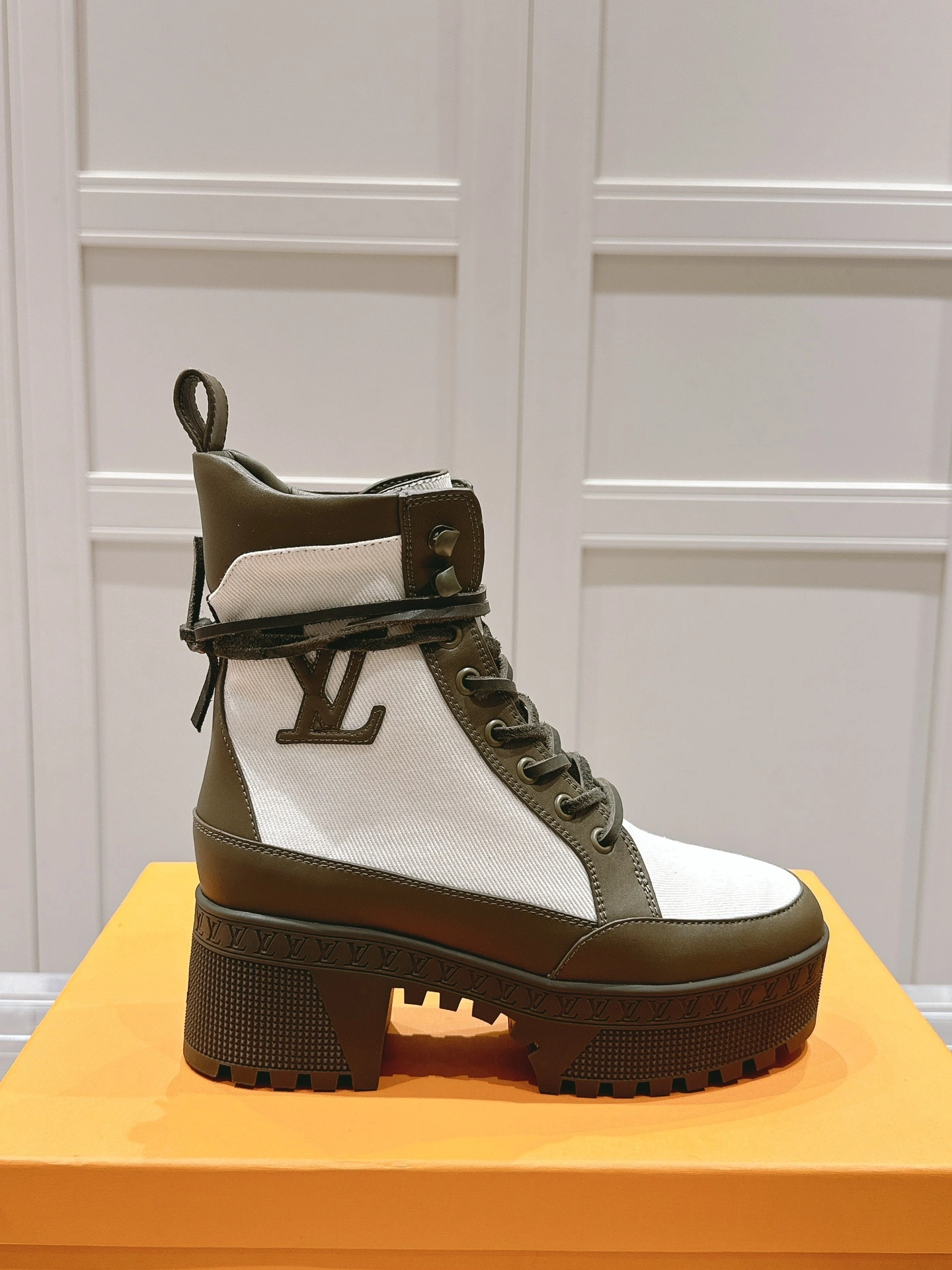 COCO-- 8V 1AD9ZB Heel height：7CM Waterproof：3.5CM cowhide item:D-X555L1902
